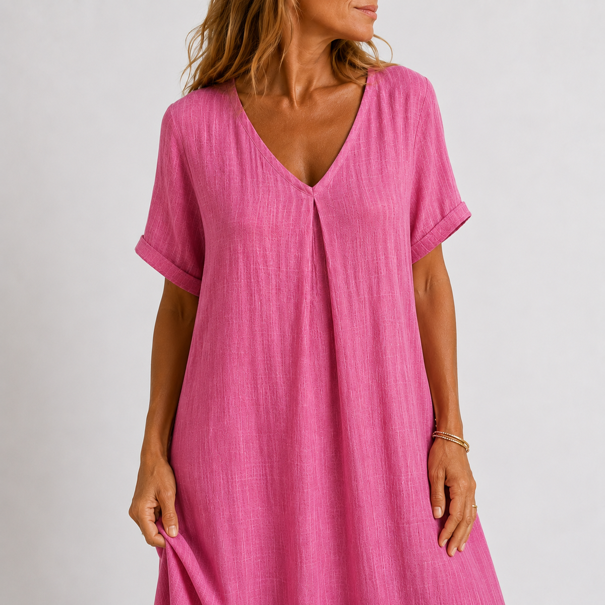 Robe longue fluide rose fuchsia à encolure en V, boutonnage devant, manches courtes