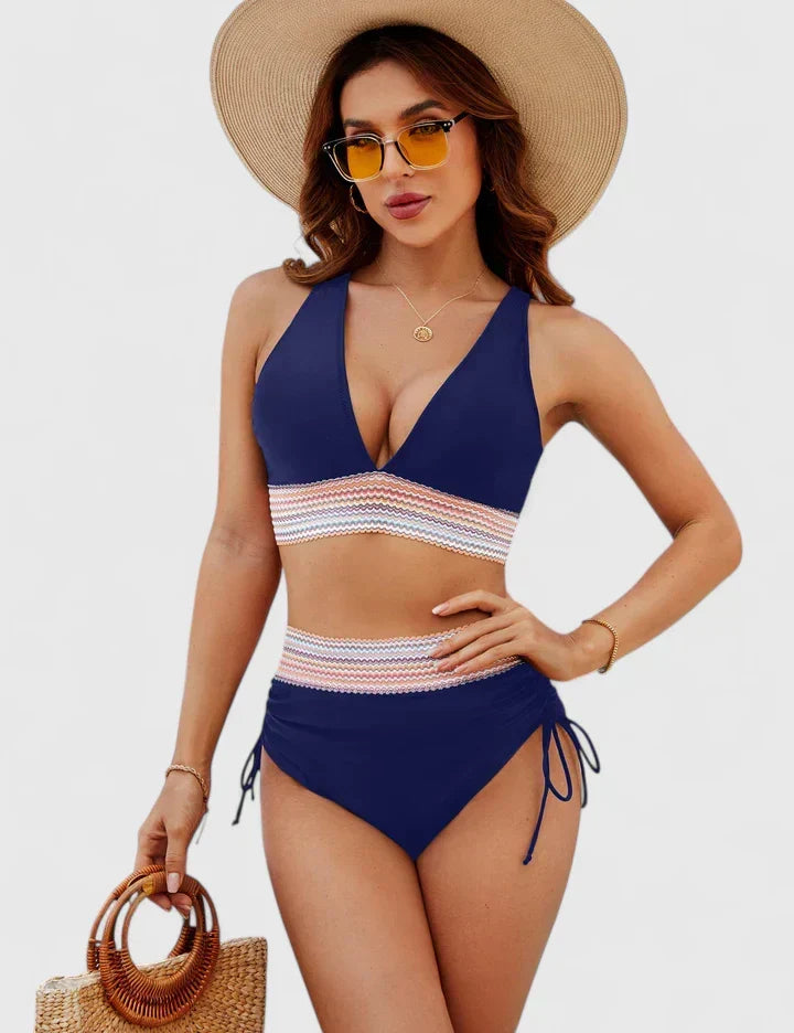 Ensemble bikini bleu foncé, haut échancré et bas taille haute à cordons