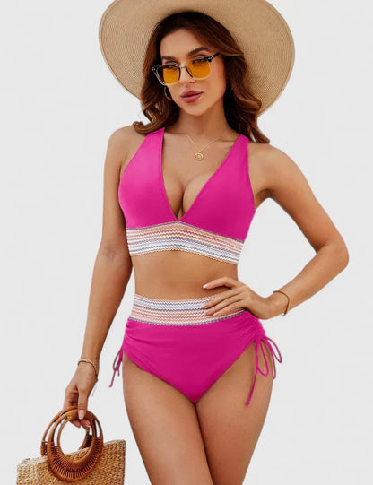 Ensemble bikini rose, haut triangle échancré et bas taille haute à cordons