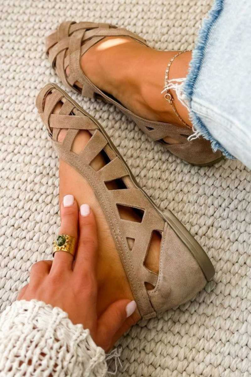 Sandales tressées été kaki, brides croisées ajourées, bout ouvert.