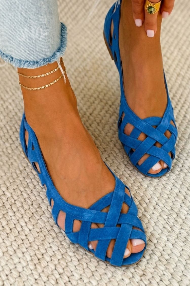 Sandales tressées à bout ouvert bleu, brides entrelacées, talon plat