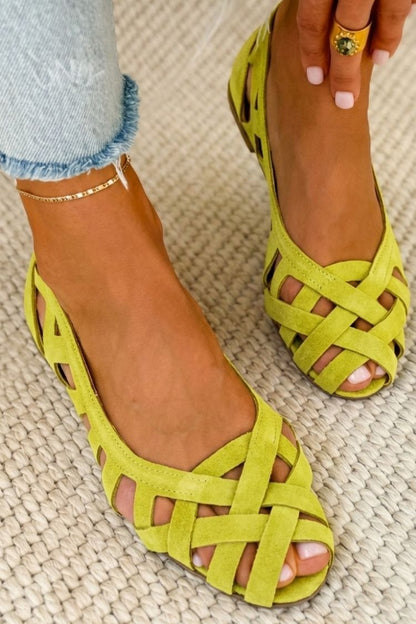 Sandales tressées à bout ouvert vert fluo, brides croisées, talon plat