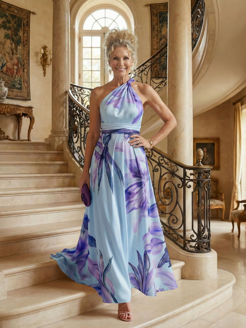 Robe longue bleue à fleurs violettes, encolure licou nouée, jupe évasée