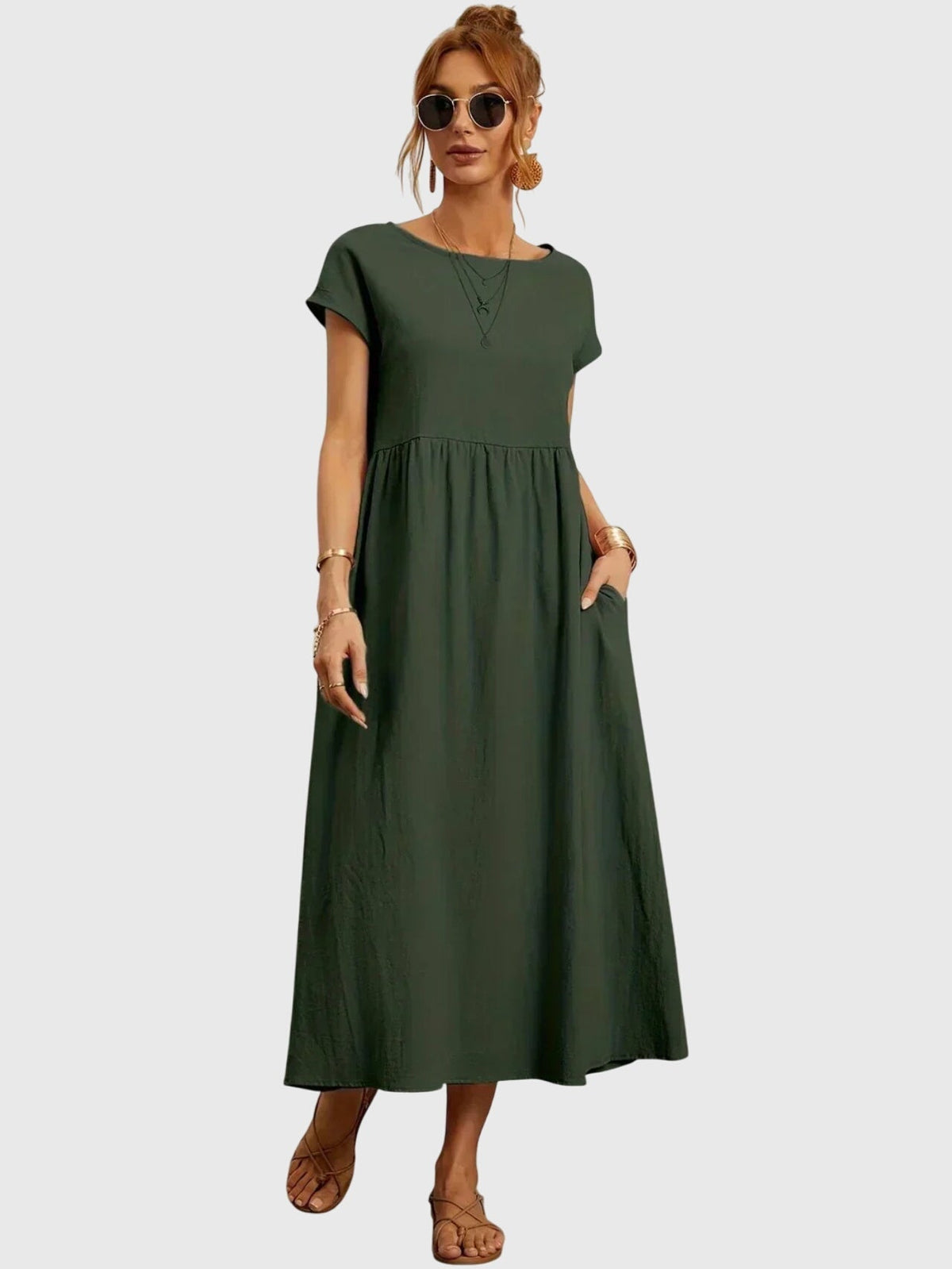 Robe décontractée ample à manches courtes, encolure ronde, taille froncée, vert foncé.