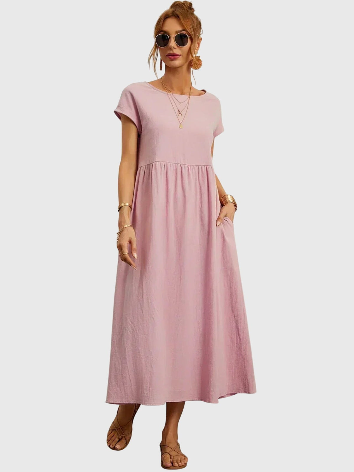 Robe décontractée ample à manches courtes, encolure ronde, taille froncée, rose clair.