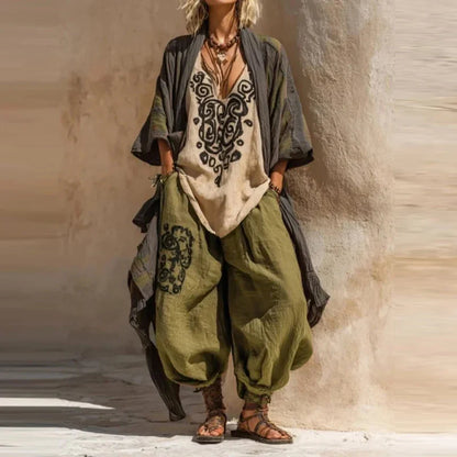 Ensemble Florence en lin : tunique crème à motifs, pantalon vert olive, veste gris foncé