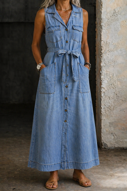 Robe en jean bleu moyen longue, boutonnage devant, ceinture à nouer, poches