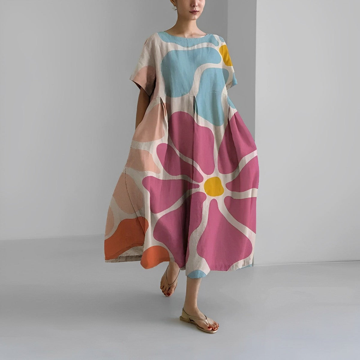 Robe bohème ample multicolore à motifs abstraits, manches courtes, encolure ronde