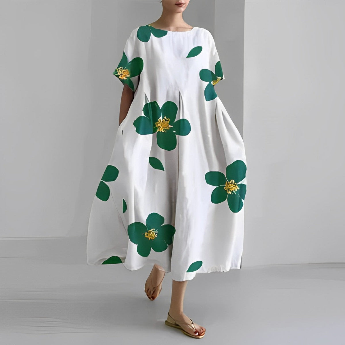 Robe bohème ample blanche à motifs trèfles verts, manches courtes, encolure ronde
