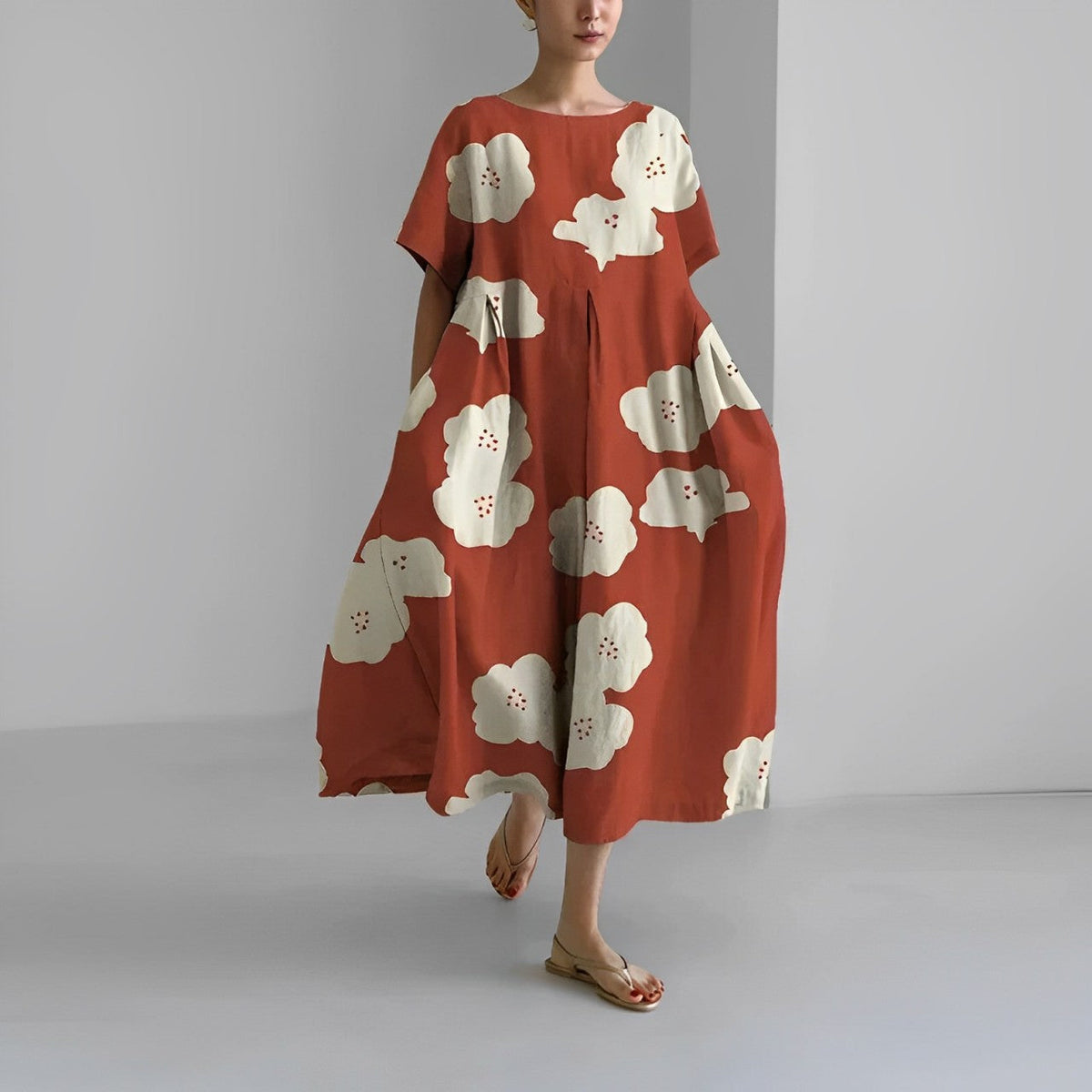 Robe bohème ample terracotta à motifs nuages fleuris, manches courtes, encolure ronde
