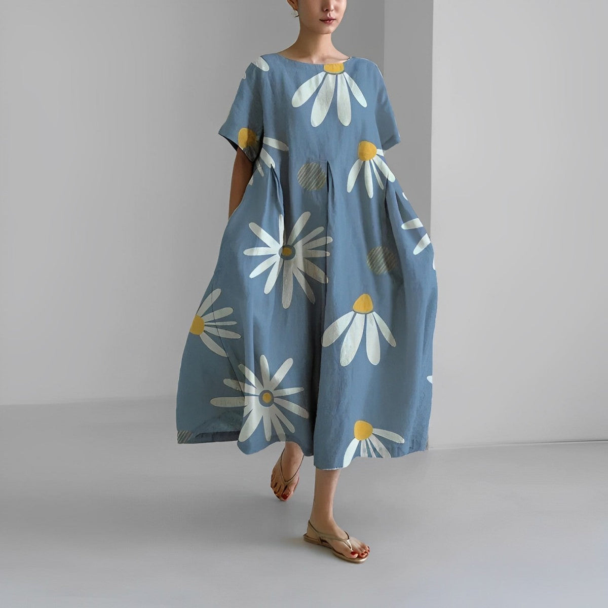 Robe bohème ample bleu ciel à fleurs marguerites, manches courtes, encolure ronde