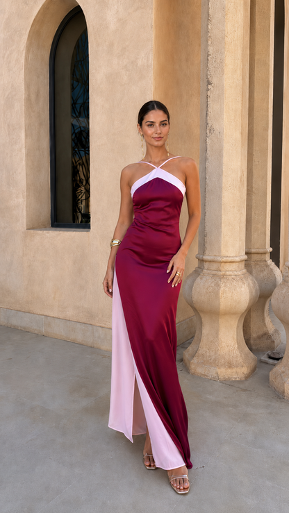 Robe longue bordeaux à bretelles fines, empiècement rose pâle et longue fente
