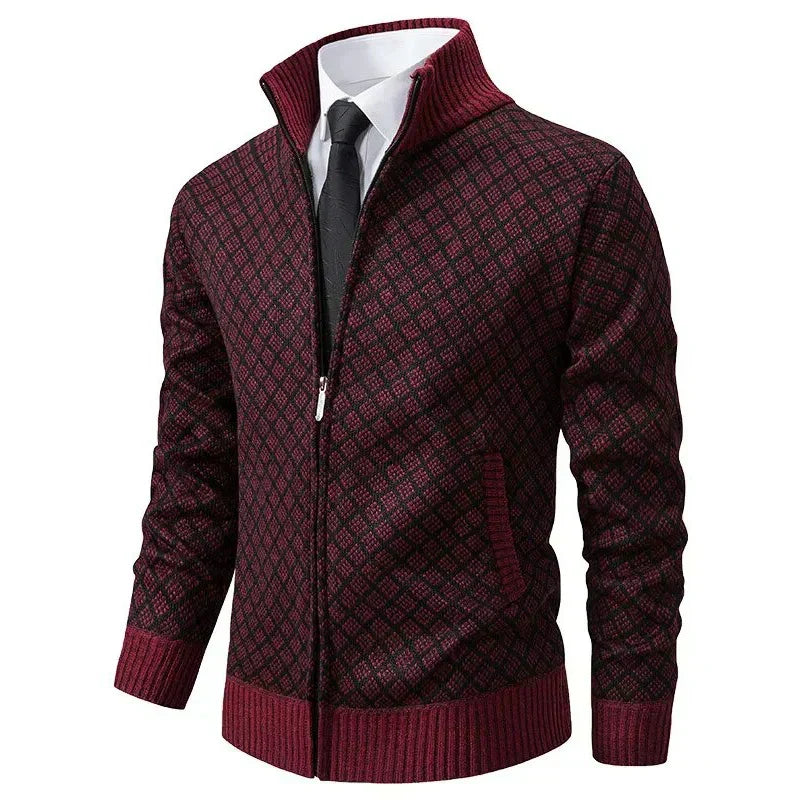 Gilet Oliver rouge bordeaux à fermeture zippée, col montant, maille à motif losange.