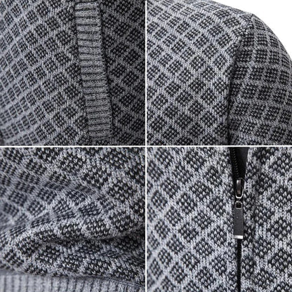 Détail du gilet Oliver gris : maille à motif losange et bord côte au col.