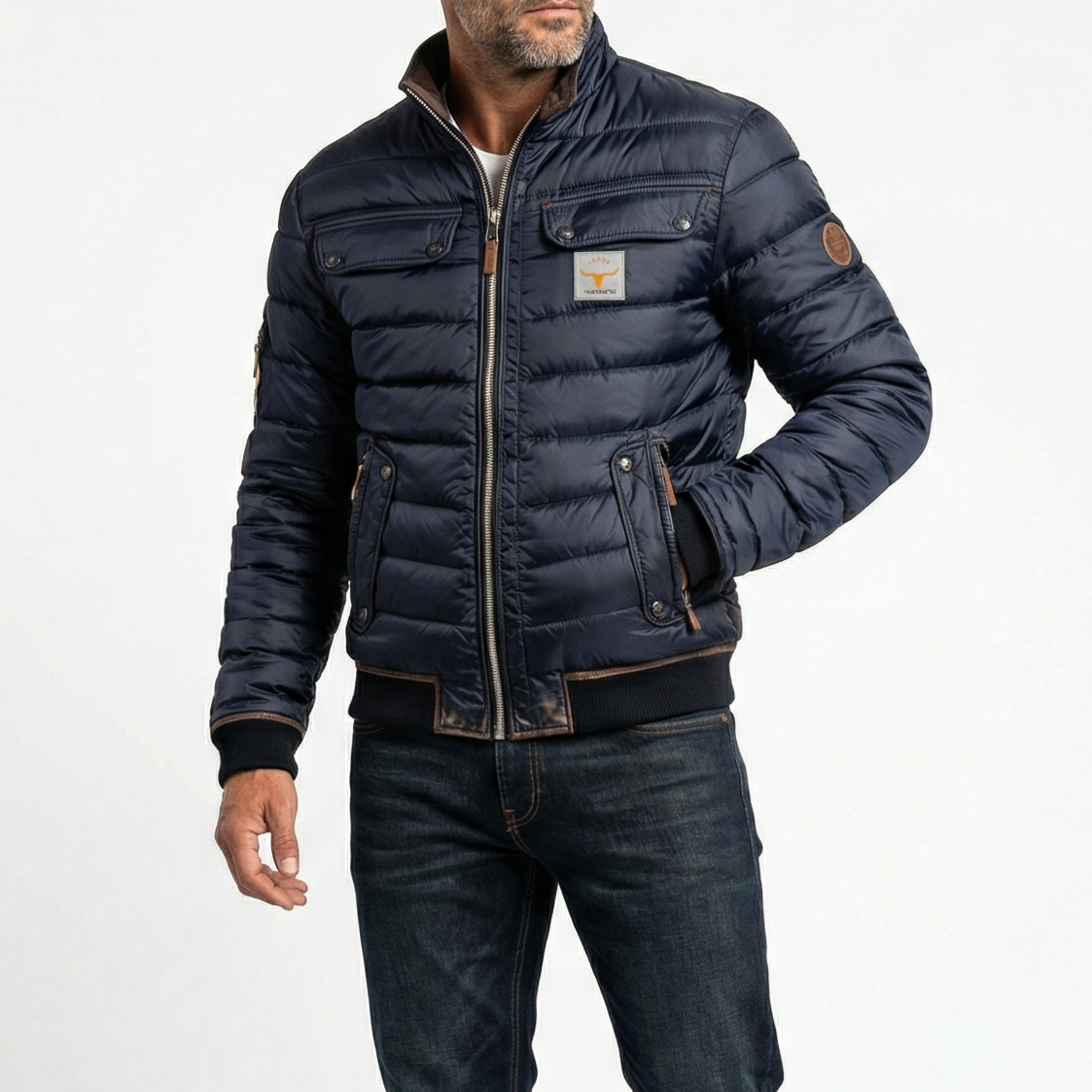Veste vintage matelassée bleu marine avec badges sur la poitrine et poignets côtelés