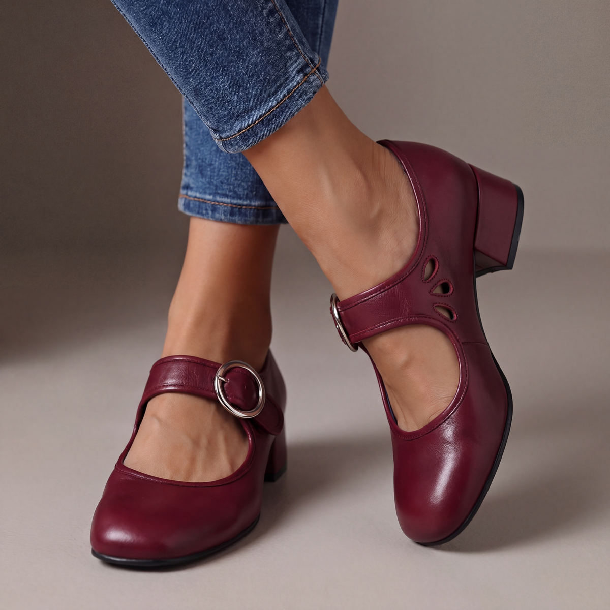 Babies en cuir MIREILLE Véronique bordeaux, talon bloc, bride à boucle et découpe