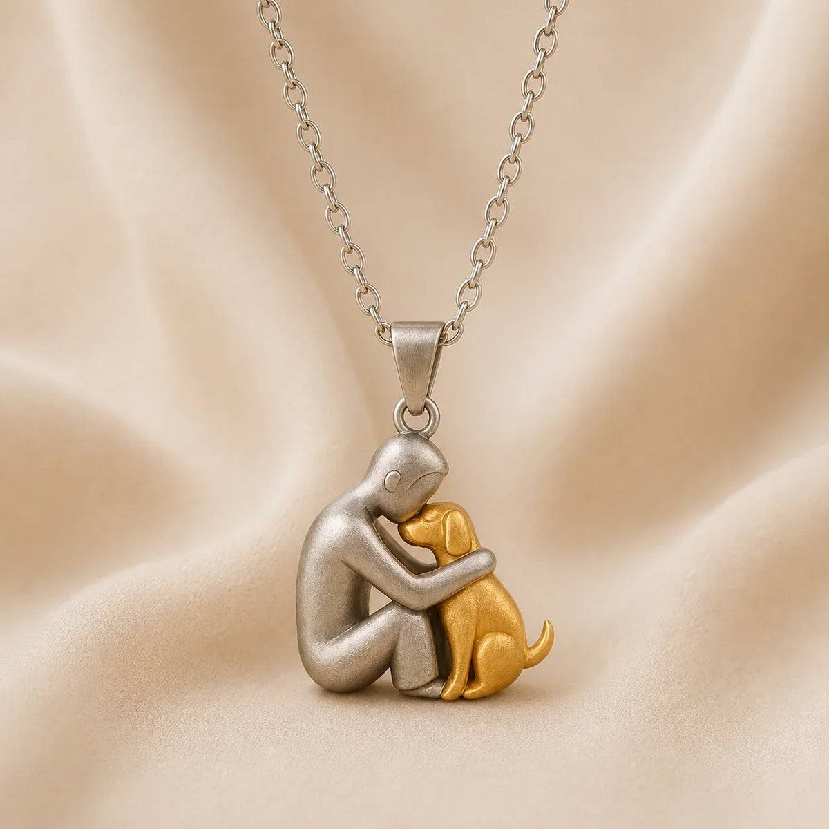 Collier avec pendentif chat enlaçant, figurine argent et or, chaîne à maillons.