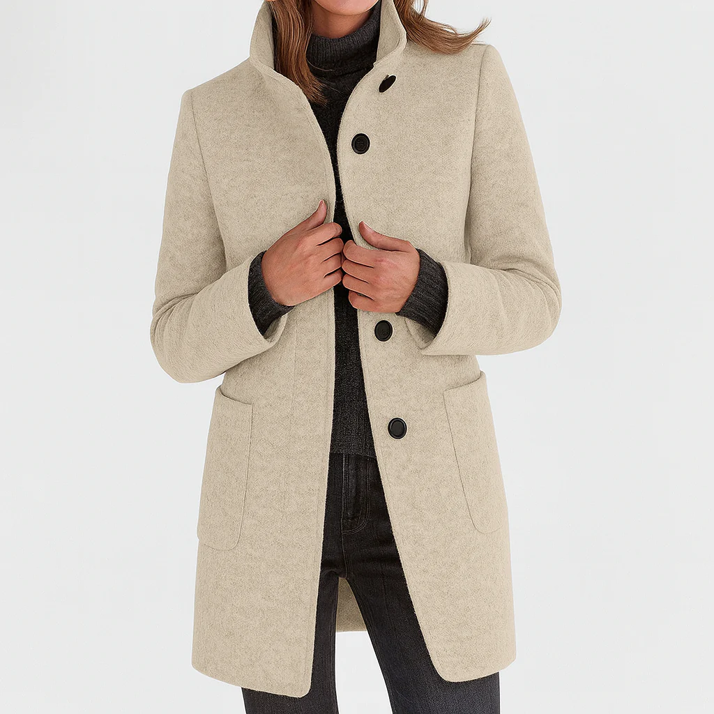 Manteau mi-long en laine beige à boutons, col montant et poches plaquées