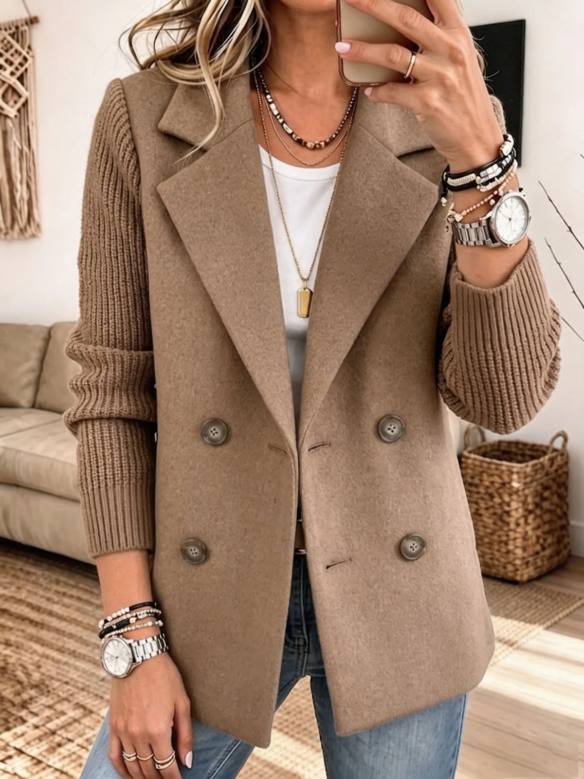 Blazer boutonné en maille, manches longues, beige.