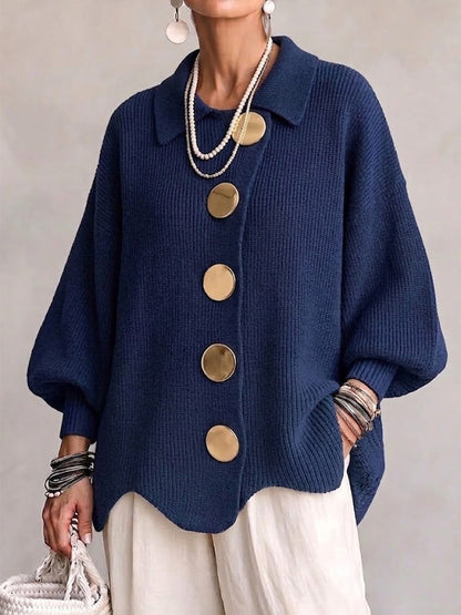 Cardigan oversize à col, bleu marine, gros boutons métalliques ronds.
